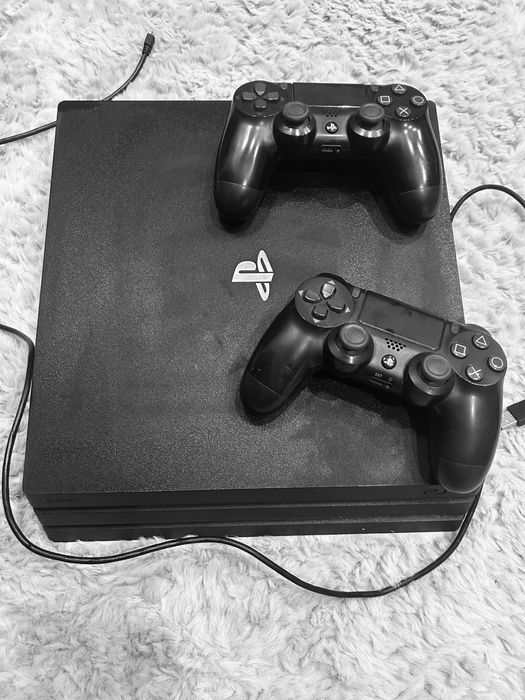 Playstation 4  с два контролера