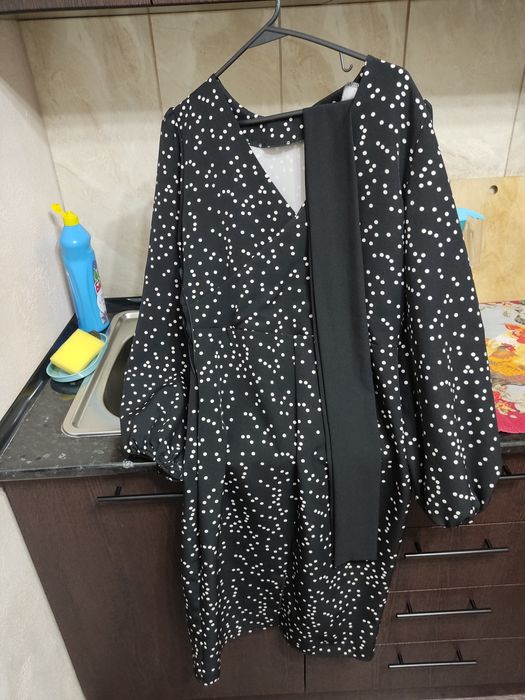 Продам платье в горошек