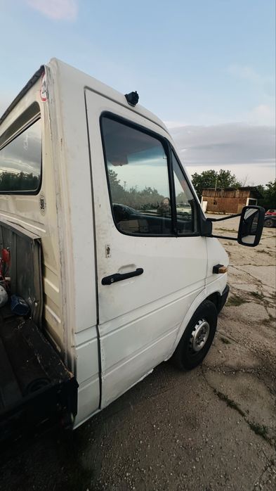 Autoplatforma sprinter 2.9 se conduce cu B