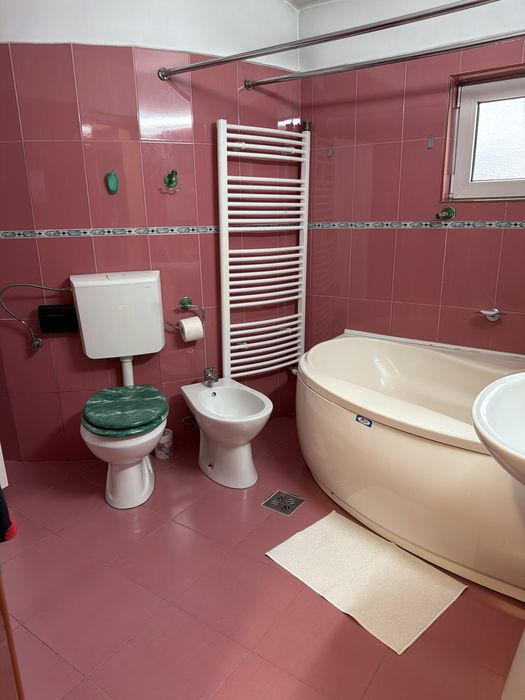 Inchiriez apartament 3 camere