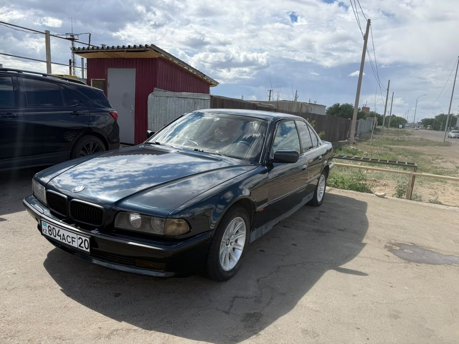 Продам BMW E38 730i