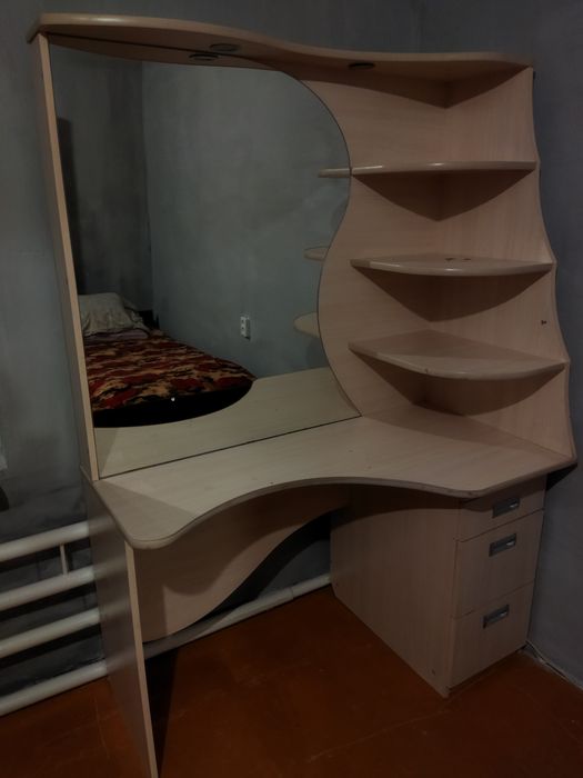 Туалетный столик