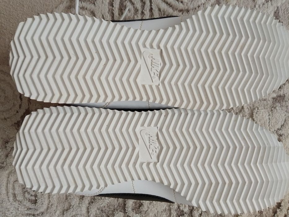 Продам летнюю обувь ,кроссовки .