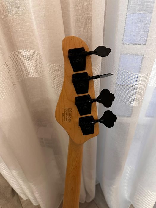 Бас-гитара Schecter