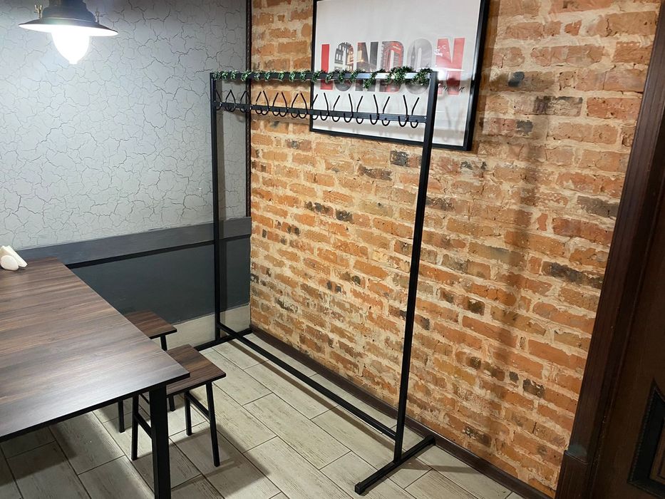 Продам вешалку новую