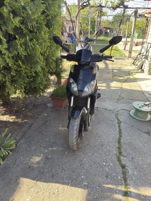 Скутер Априлия спортсити оне 50cc 2T