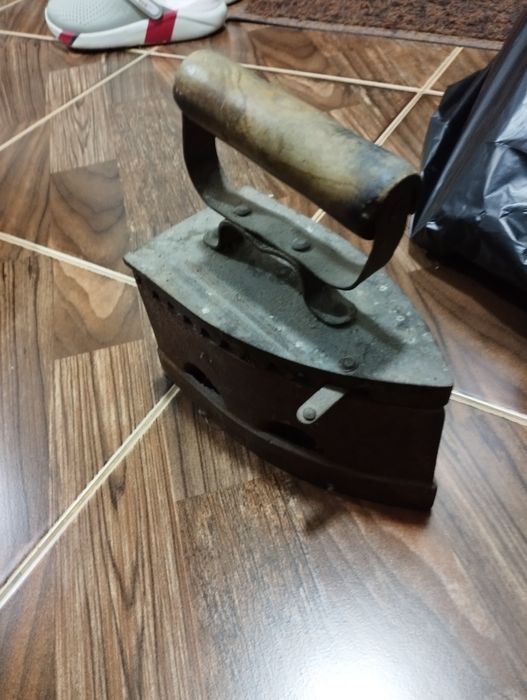 Продаётся утюг антиквариат