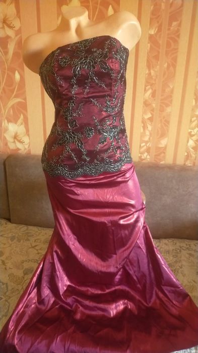 Продам нарядные платья