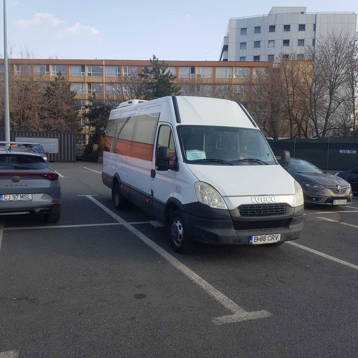 Inchirieri microbuze cu sofer pentru evenimente