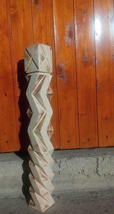 Stâlpii sculptați manual