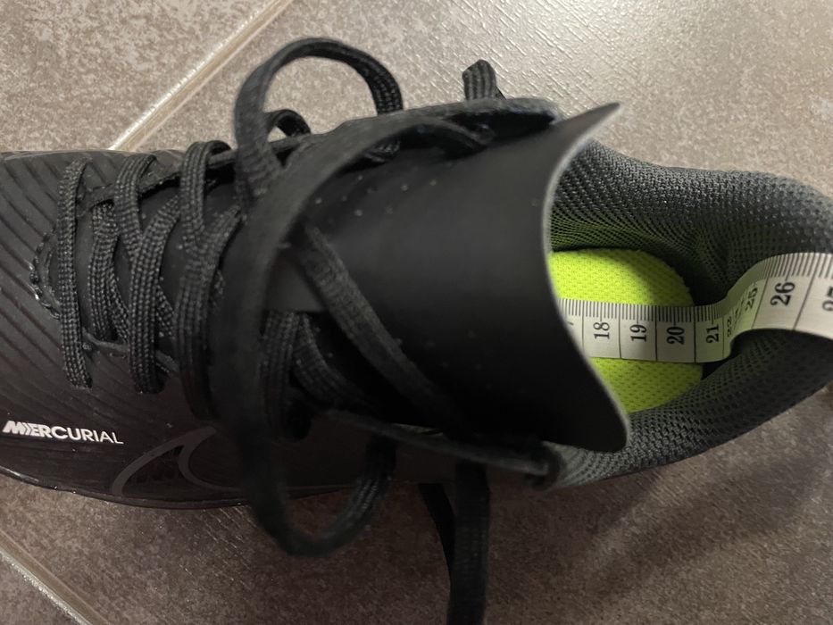 Маратонки за футбол, изкуствена трева