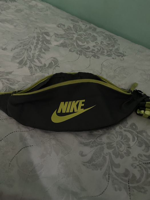 Nike чанта сиво и зелено