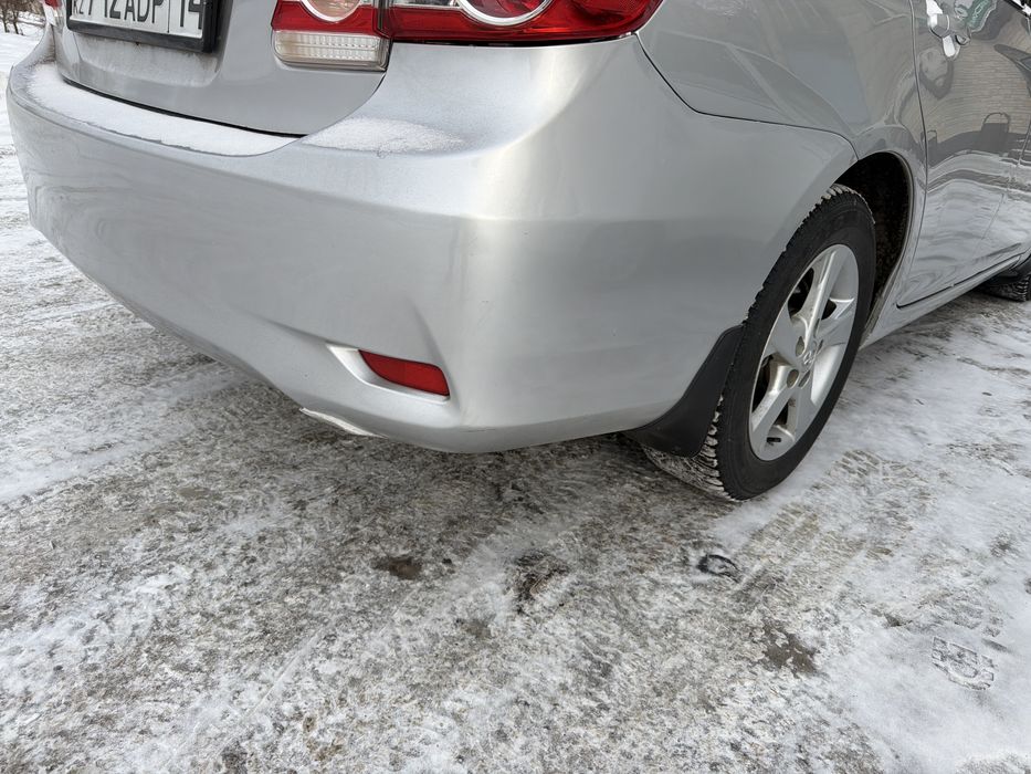 Toyota carolla бампер продам.