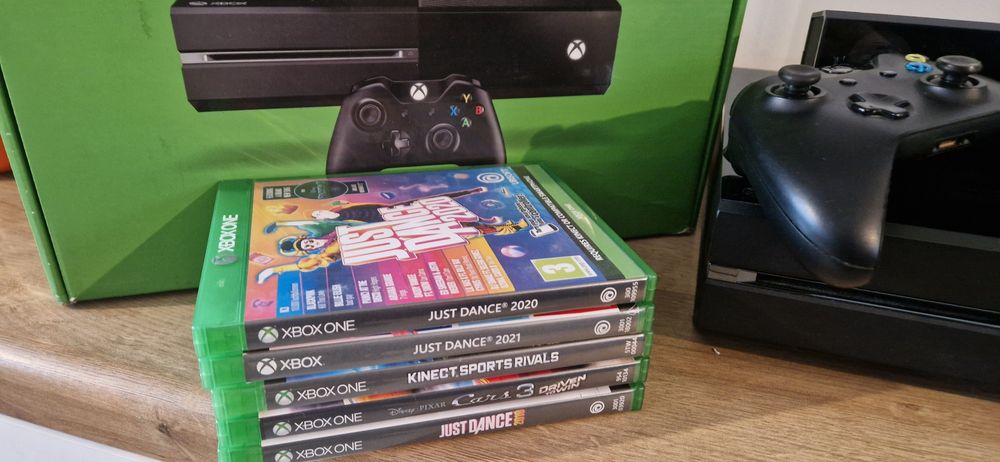 Vand Xbox  one 500 GB cu 2 controlere