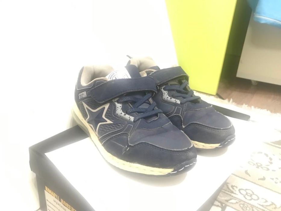 Продам кроссовку кроссовка для мальчиков