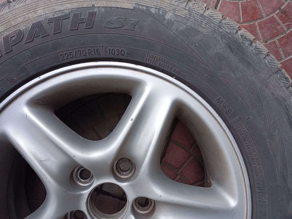 Продам шины зимние