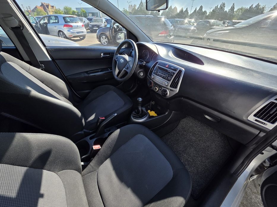 Hyundai i20 - An 2013 - 1.2 Benzina 4 cilindri Euro 5 - Clima