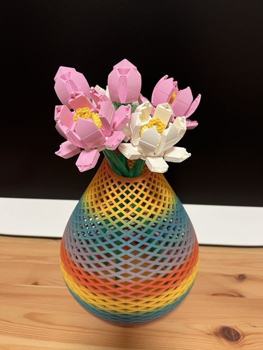 Vand vaza printata 3D, pentru flori Lego