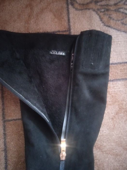 Замшевые сапоги.