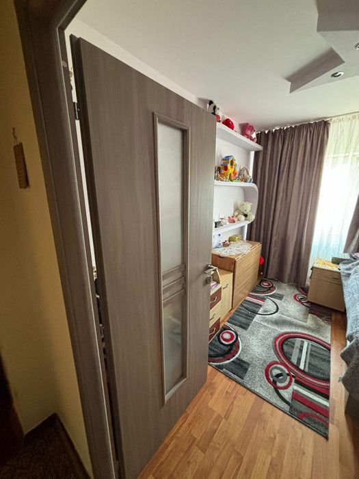 Vand apartament 3 camere