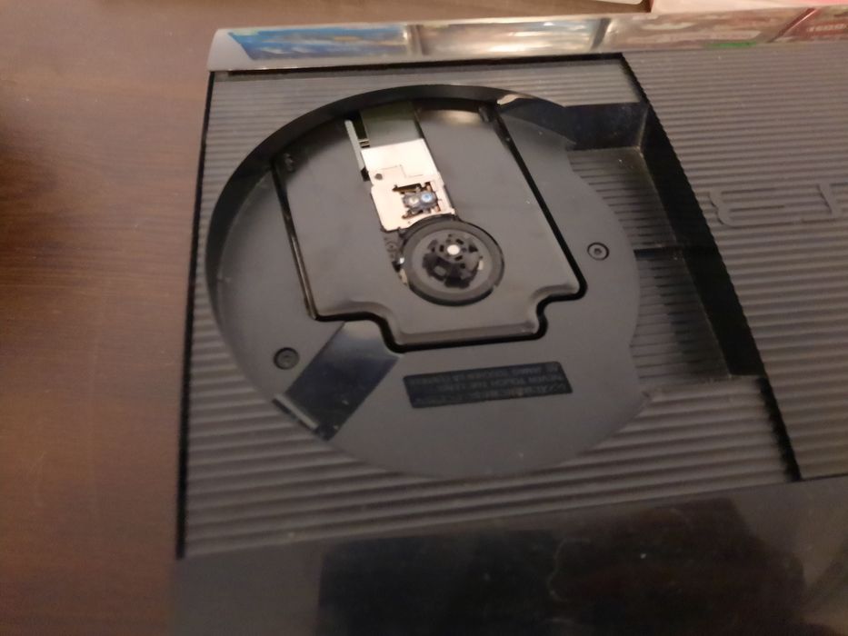 Playstation 3 super slim с 8 игри