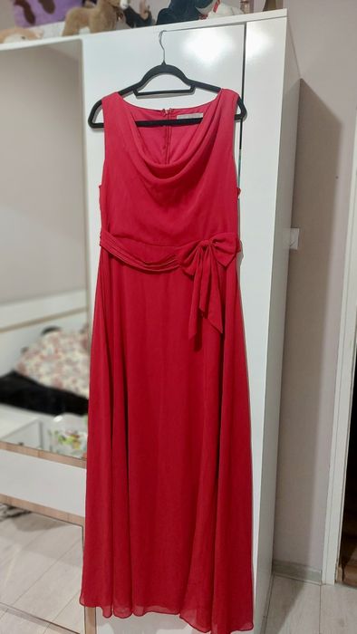 Официална червена рокля