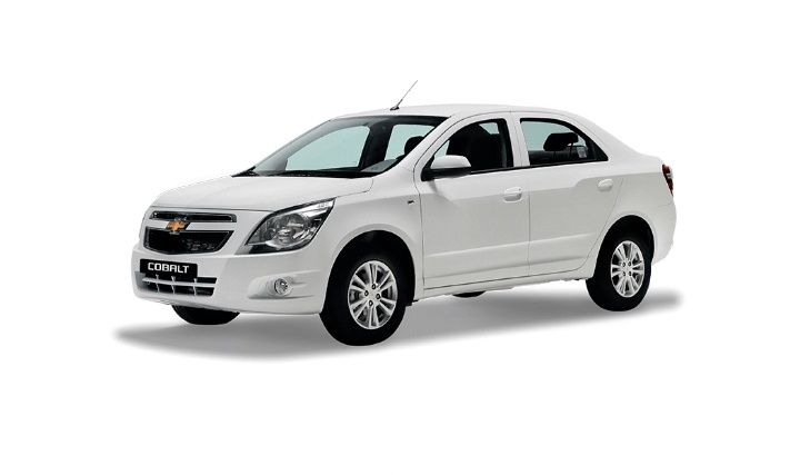 Chevrolet Cobalt oq avtomat salonda turibdi