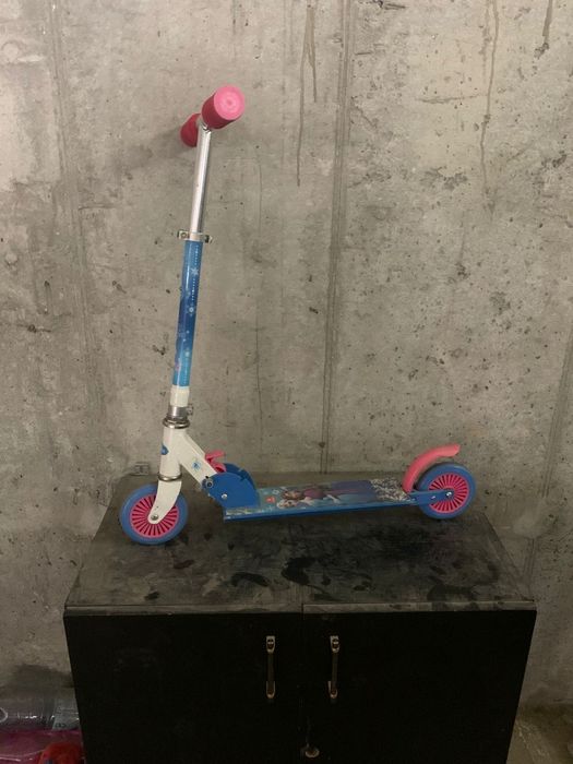 Trotineta copii si casca de protecție