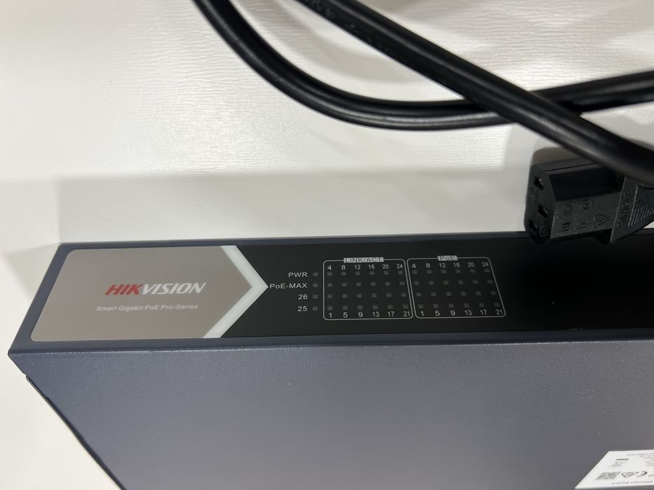 Гигабитов управляем суич Hikvision