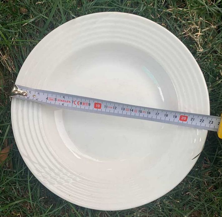 Белые касушки, суповые чашки и глубокие тарелки для пасты