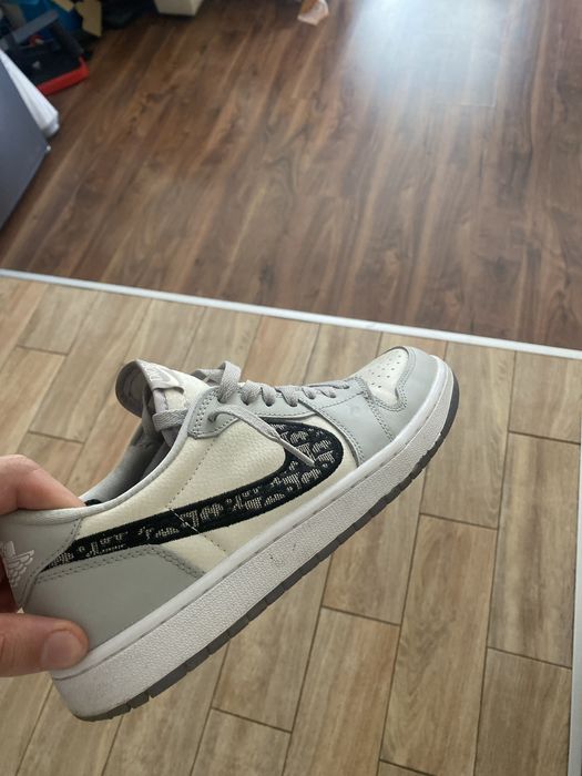 Jordan 1 x Travis Scott