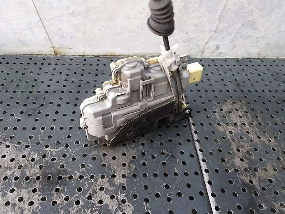Broasca usa stanga spate vw passat b6 3c 3c4839015a