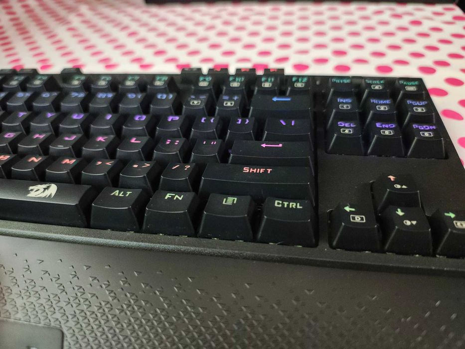Tastatura Gaming Redragon Vishnu RGB Wireless Mecanica Red Switch.