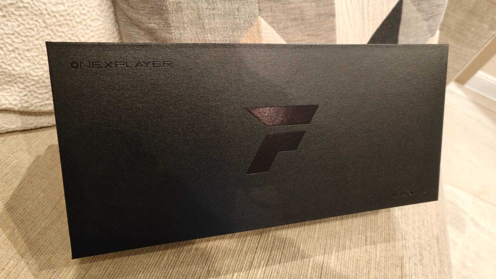 OneXPlayer OneXFly F1 Pro OLED 144Hz Ultimate 2 TB / 32 GB