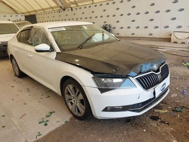 Dezmembrez Skoda Superb 3