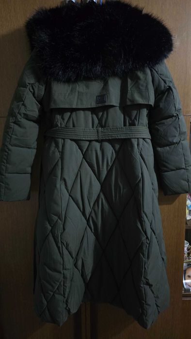 Зимно дълго яке с черен пух