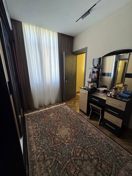 Продаётся 5 ти комнатная квартира в городе Зарафшан