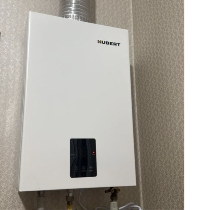 Водонагреватель проточный Hubert AGW T30 белый