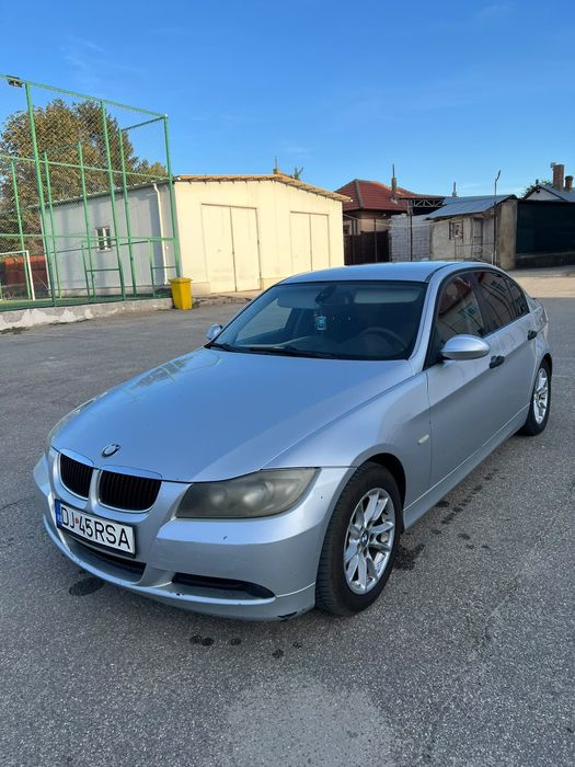 Vând BMW E90 320D