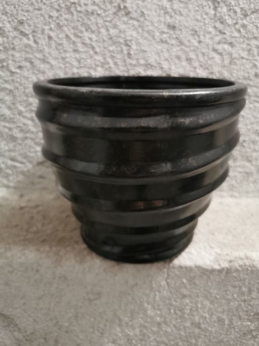 Порцеланови саксии, сувенири.