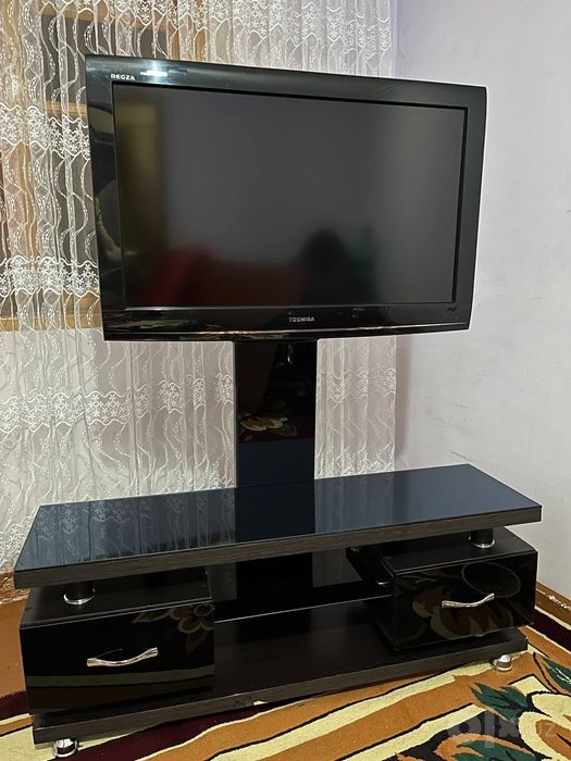 Продается телевизор с подставкой