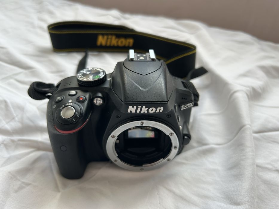 DSLR Фотоапарат Nikon D3300 с обектив AF-P 18-55mm f/3.5-5.6G VR - Пълен комплект