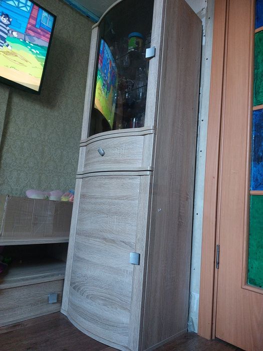 Стенка, шкаф в хорошем состоянии