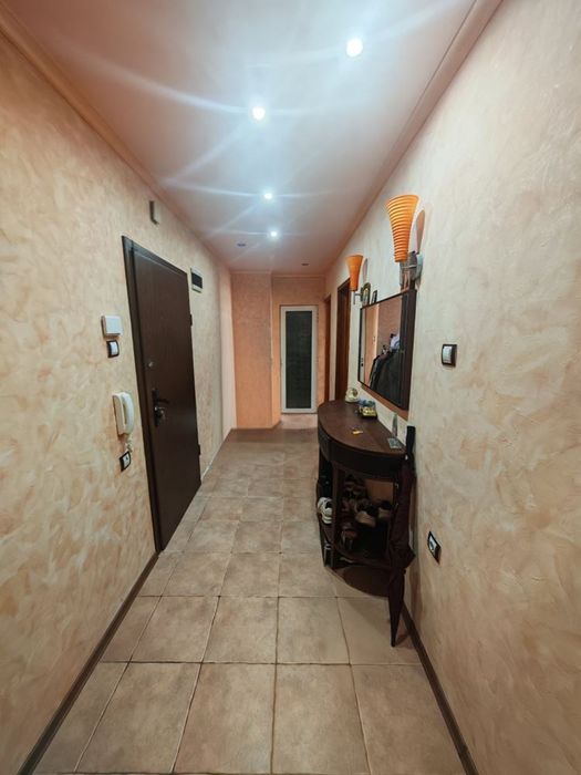 Продава се Тристаен апартамент в Бургас, Изгрев - 70 кв.м за 1181 €/кв.м - Снимка #5