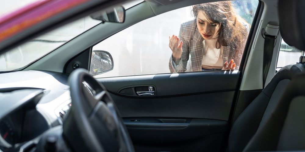 Moshina ochish xizmati Вскрыть авто срочно 24/7