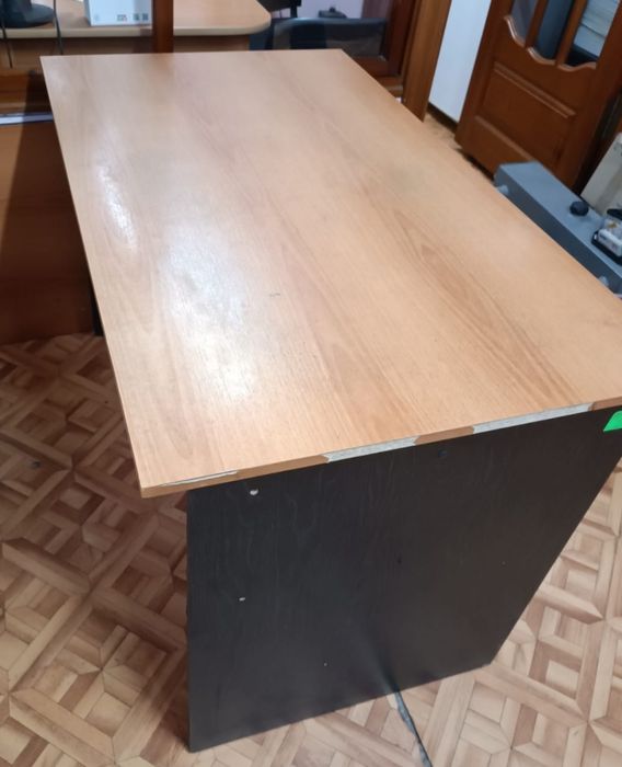 Продам стол офисный