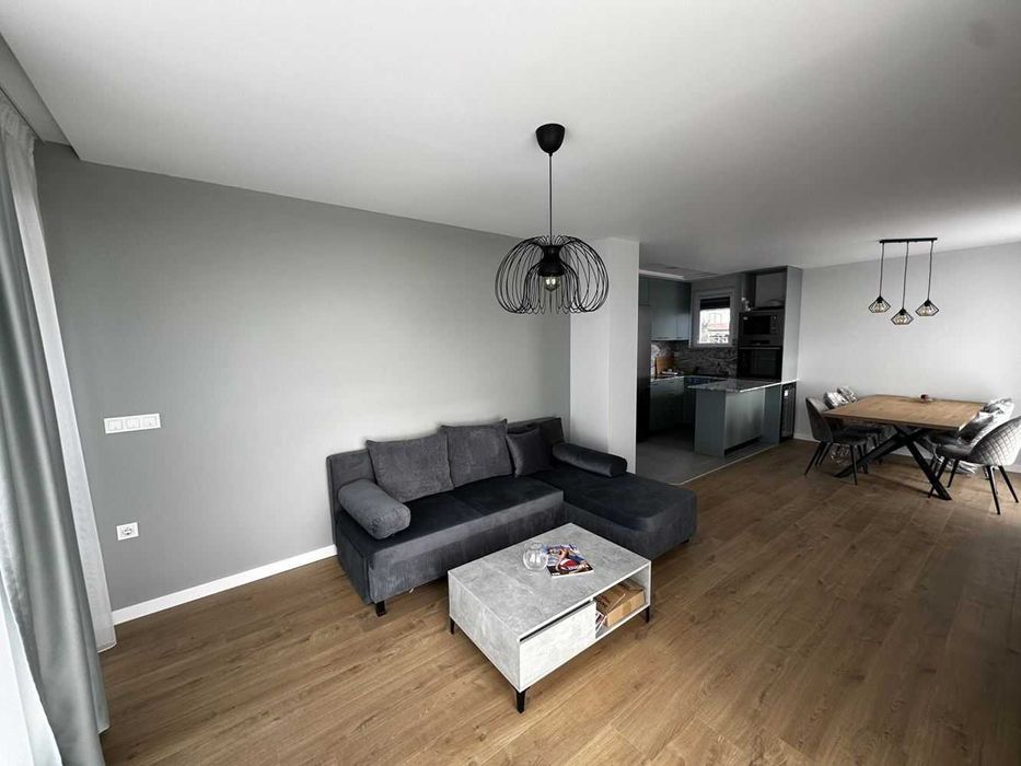 Просторен тристаен апартамент под наем - м-т Траката