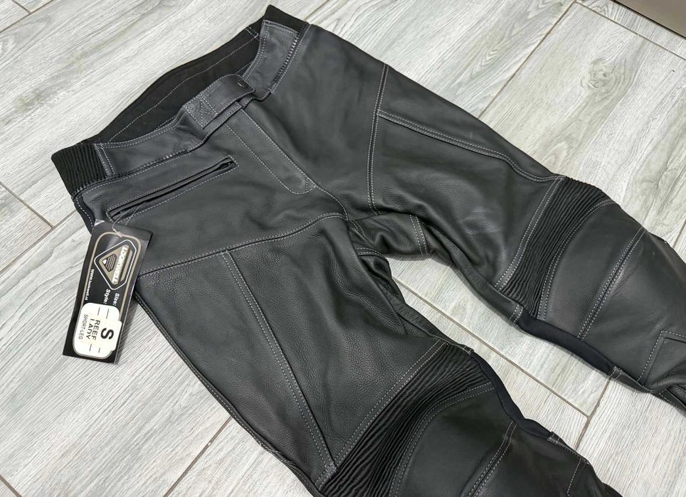 Pantalonii moto mărimea S noi