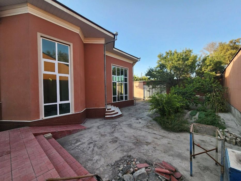 Qo'qon shahridagi turon kuchada joylashgan hovli sotiladi