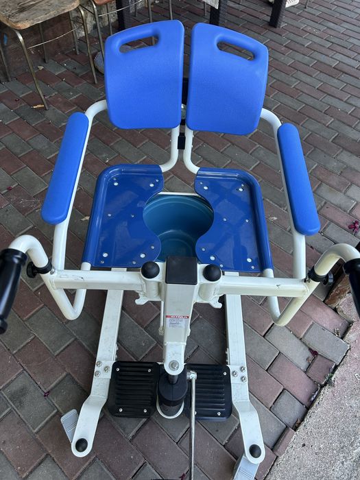 Scaun hidraulic pentru persoane cu handicap